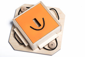 Reiskeimöl in Fläschchen von Bowells auf Holzbrett