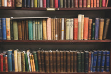 Stilvoller Halt für Bücher